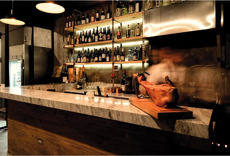 Interior bar de los telefonos 2