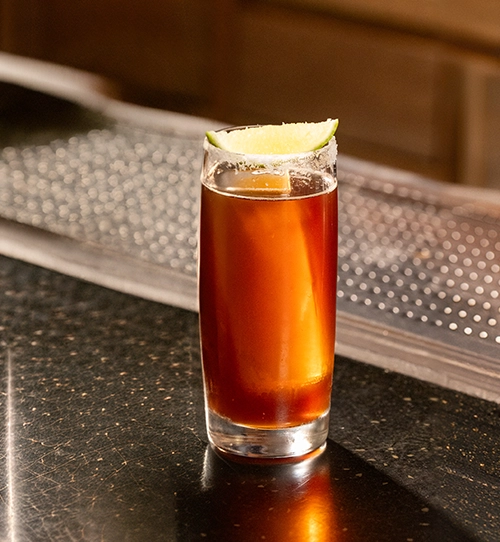 One More Time receta de cóctel con root beer con ron Matusalem Gran Reserva 15, limón y hielo en vaso highball